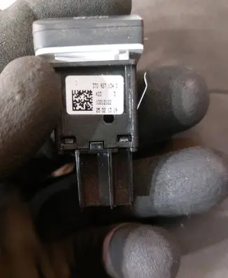Skoda Superb B6 (3T) Parking (PDC) sensor switch 3T0919281B 3T0927134D 10012725