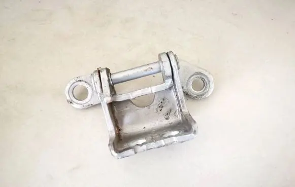Honda CR-V Rear door lower hinge