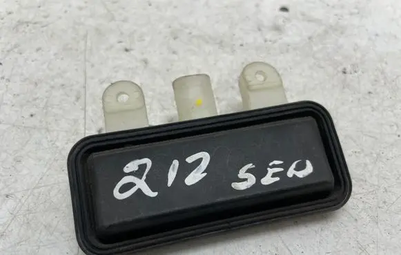 Mercedes-Benz E W212 Tailgate opening switch 2218702410