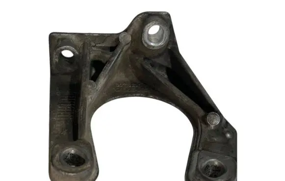 Volvo XC70 Front differential bracket 30713236
