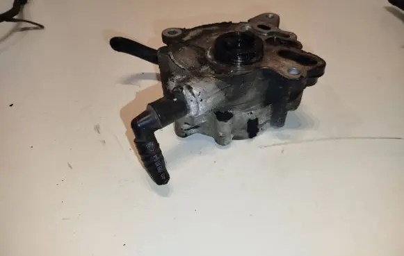Audi A3 S3 8P Vacuum pump 03G145209
