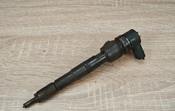 Opel Cascada Fuel injector 0445110327