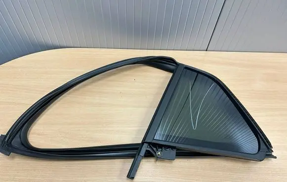 KIA Sportage Rear side window 83530R2010 DA15175F