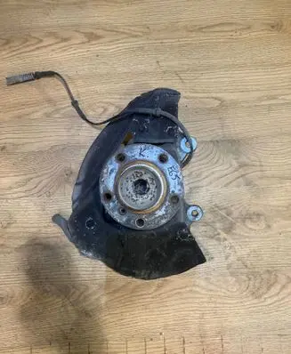 BMW 7 E65 E66 Front wheel hub 