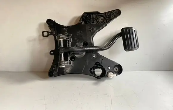 Porsche Cayenne (92A) Brake pedal 7P0723117B