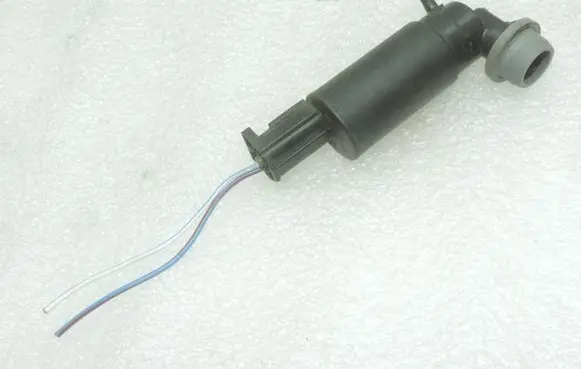 Toyota Avensis T250 Windscreen/windshield washer pump 8533005031
