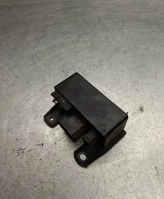 Mercedes-Benz C W203 Glow plug pre-heat relay 