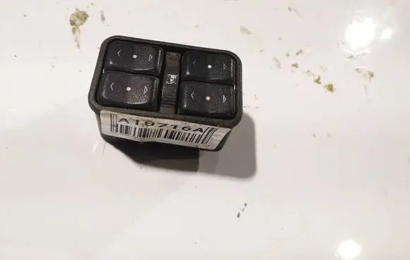 Opel Zafira A Electric window control switch 90561086 13363401