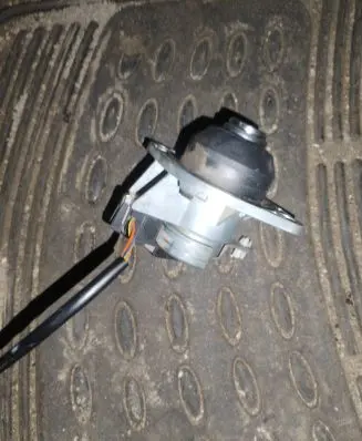 BMW 5 E39 Loading door lock 8363699