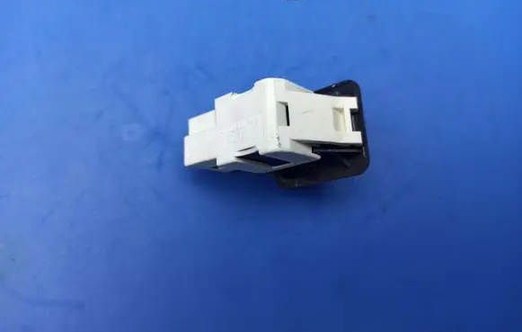 Mercedes-Benz E W211 Front door sensor 2028209410