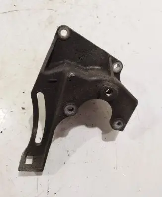 Subaru Legacy Engine mounting bracket