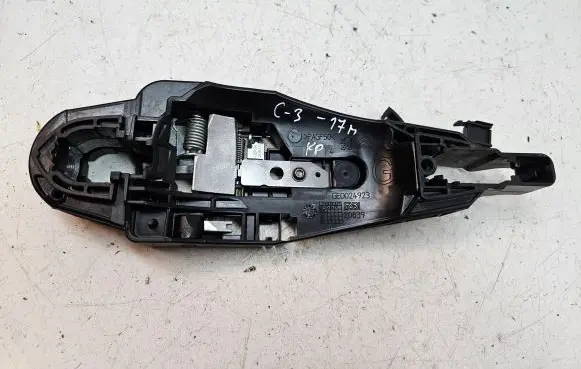 Front door exterior handle/bracket