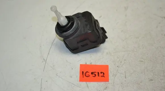 Mitsubishi Carisma Headlight level adjustment motor 007878