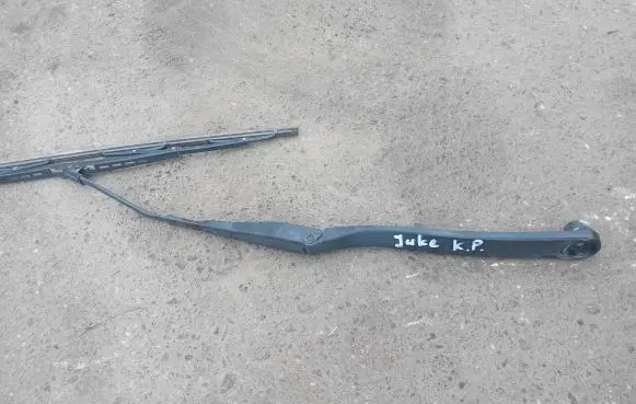 Nissan Juke I F15 Front wiper blade arm M1E2AS12U W000014866