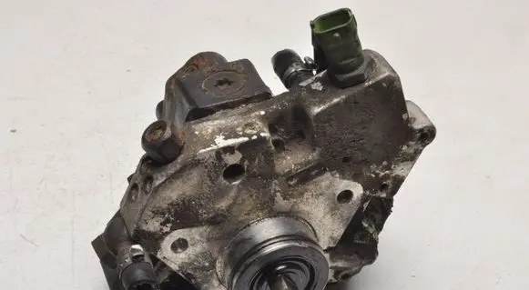 Volvo S60 Fuel injection high pressure pump 8692521