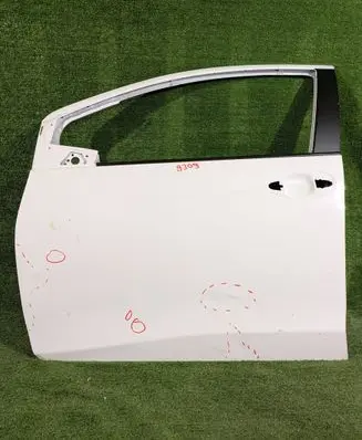 Toyota Yaris Front door