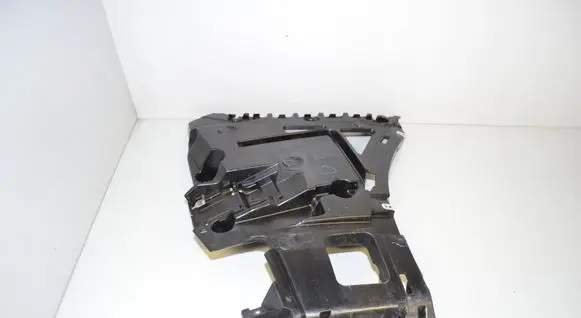 Rear bumper mounting bracket