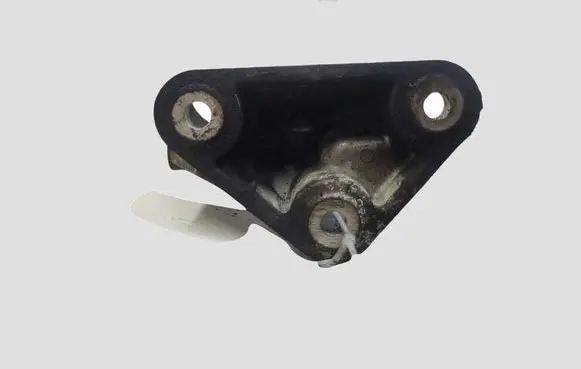 Nissan X-Trail T30 Engine mounting bracket