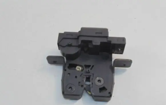 Nissan Primera Tailgate/trunk/boot lock/catch/latch 90502AV720