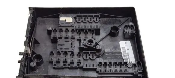 Volkswagen Golf V Fuse module 1K0937125C 1086 1197