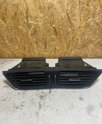 Rear air vent grill