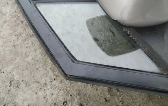 Mazda 5 Front door vent window glass four-door 