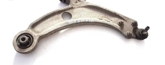 Peugeot 308 Front lower control arm/wishbone 9675970880
