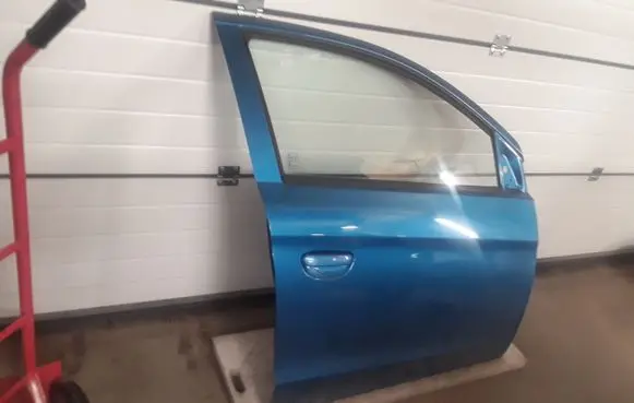 Mitsubishi Space Star Front door