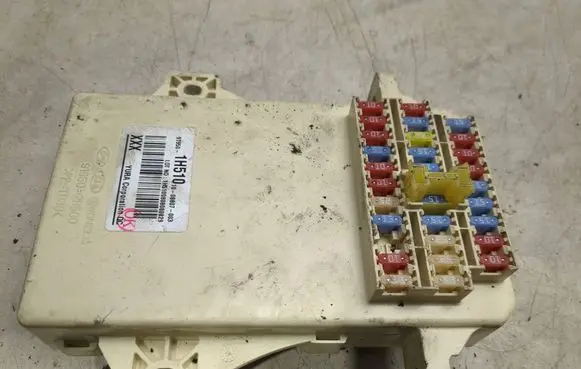 Hyundai i30 Fuse module 919501H510 919502H500 1008807003