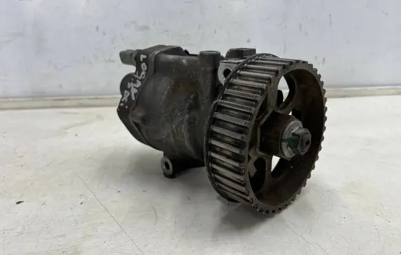 Dacia Sandero Fuel injection high pressure pump 8200057225