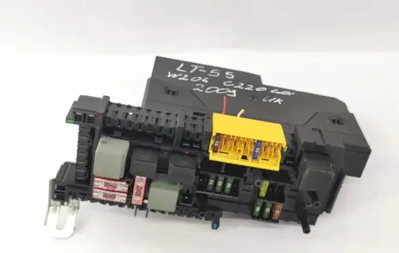Mercedes-Benz C W204 Fuse box set A2049000902 A2045458732