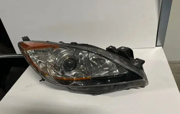 Mazda 3 II Headlight/headlamp BDG751030