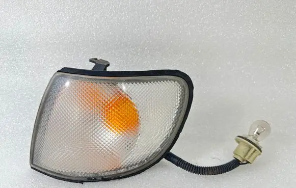 Nissan Sunny Front indicator light 6R010250 3305 E6013452