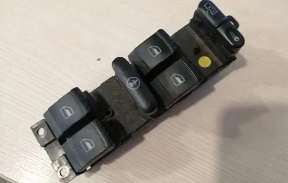 Volkswagen Golf IV Electric window control switch 1J4959857B