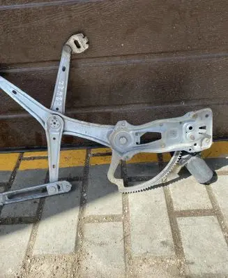 Mercedes-Benz E W210 Front door electric window regulator 0130821708 E2422