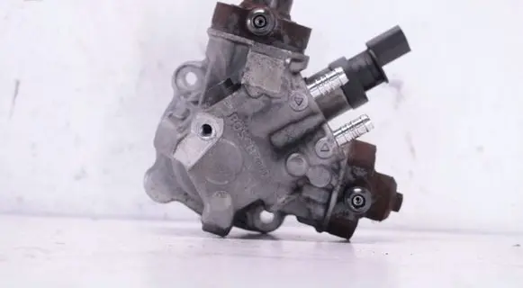 BMW 7 F01 F02 F03 F04 Fuel injection high pressure pump 7800123 0445010617
