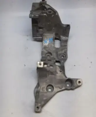 Volkswagen Golf VII Generator/alternator bracket 04L903143D
