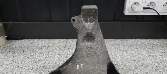 Audi A4 S4 B5 8D Engine mounting bracket 8D0199308L