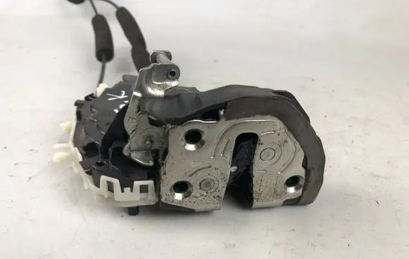Subaru Outback (BS) Rear door lock