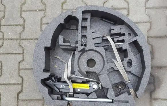 Audi A3 S3 8P Lift Jack 