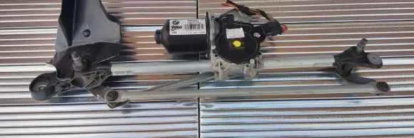 BMW 4 F32 F33 Front wiper linkage and motor 7267503 W000026097 065930260972