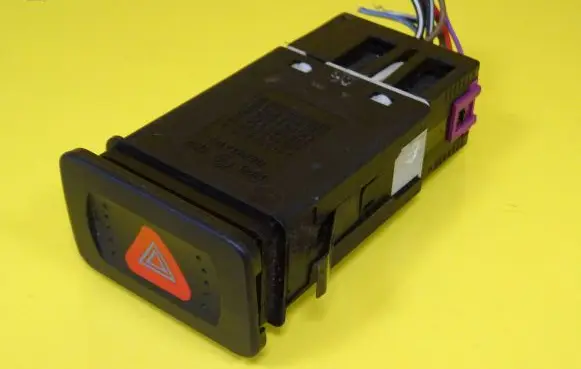 Volkswagen Golf IV Hazard light switch 1J0953235J 1J0953235H 1J0953235D
