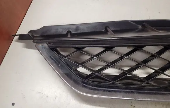 Mazda 5 Front bumper upper radiator grill C23550711