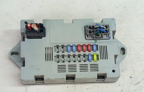 Jaguar XE Fuse box set CPLA-14Q073-AA 1506171126 71739084