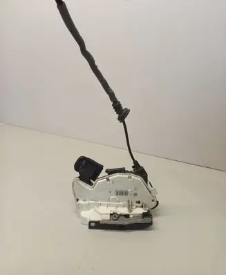 Volkswagen Golf VII Rear door lock 5K4839016Q