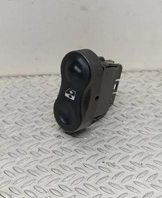 Dacia Sandero Electric window control switch 602227 22681
