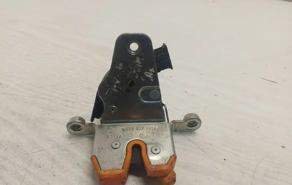 Skoda Fabia Mk1 (6Y) Tailgate/trunk/boot lock/catch/latch 6Y9827501K A171A
