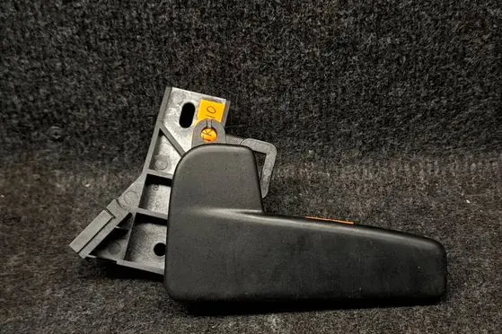Skoda Octavia Mk3 (5E) Engine bonnet (hood) release handle 6R1823533 6R1823633