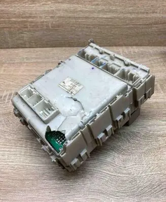 Toyota Prius (XW20) Fuse module 8273047290