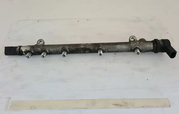 Mercedes-Benz E W211 Fuel main line pipe A6110700395 0445214038